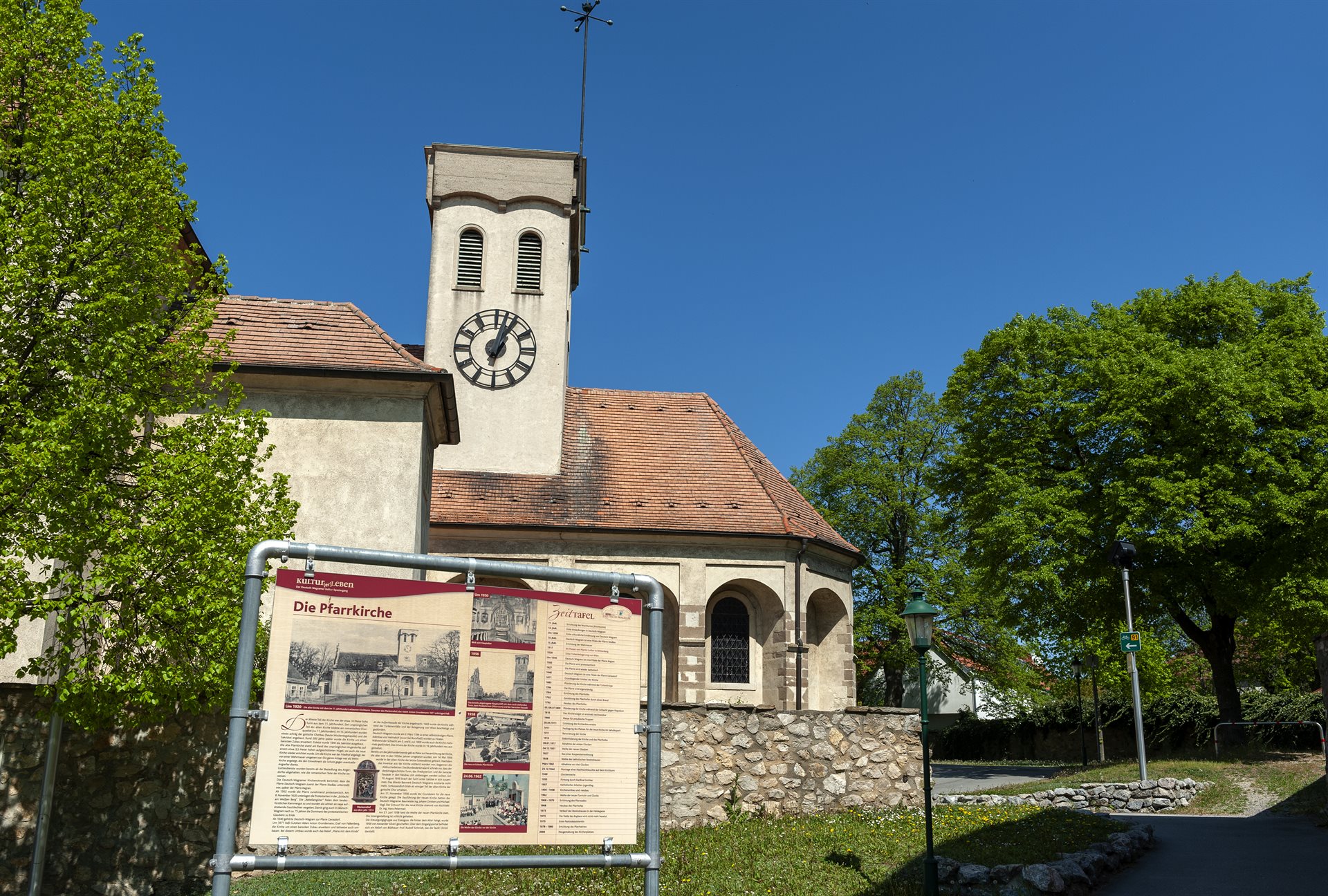 Deutsch-Wagram - Pfarrkirche © Michael Himml