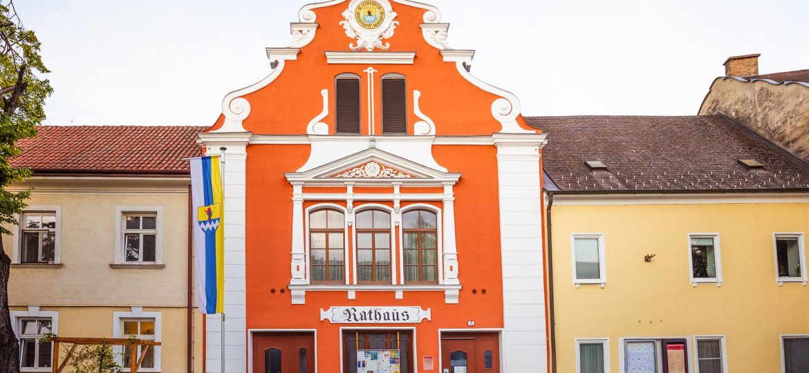 Groß Enzersdorf - Rathaus, Das Rathaus in der Kirche ©Briana Pfaffel