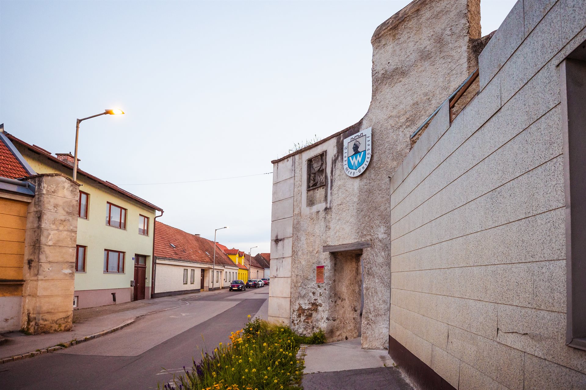 Groß Enzersdorf - Stadtmauer, Die Ringstraße von Groß Enzersdorf ©Briana Pfaffel