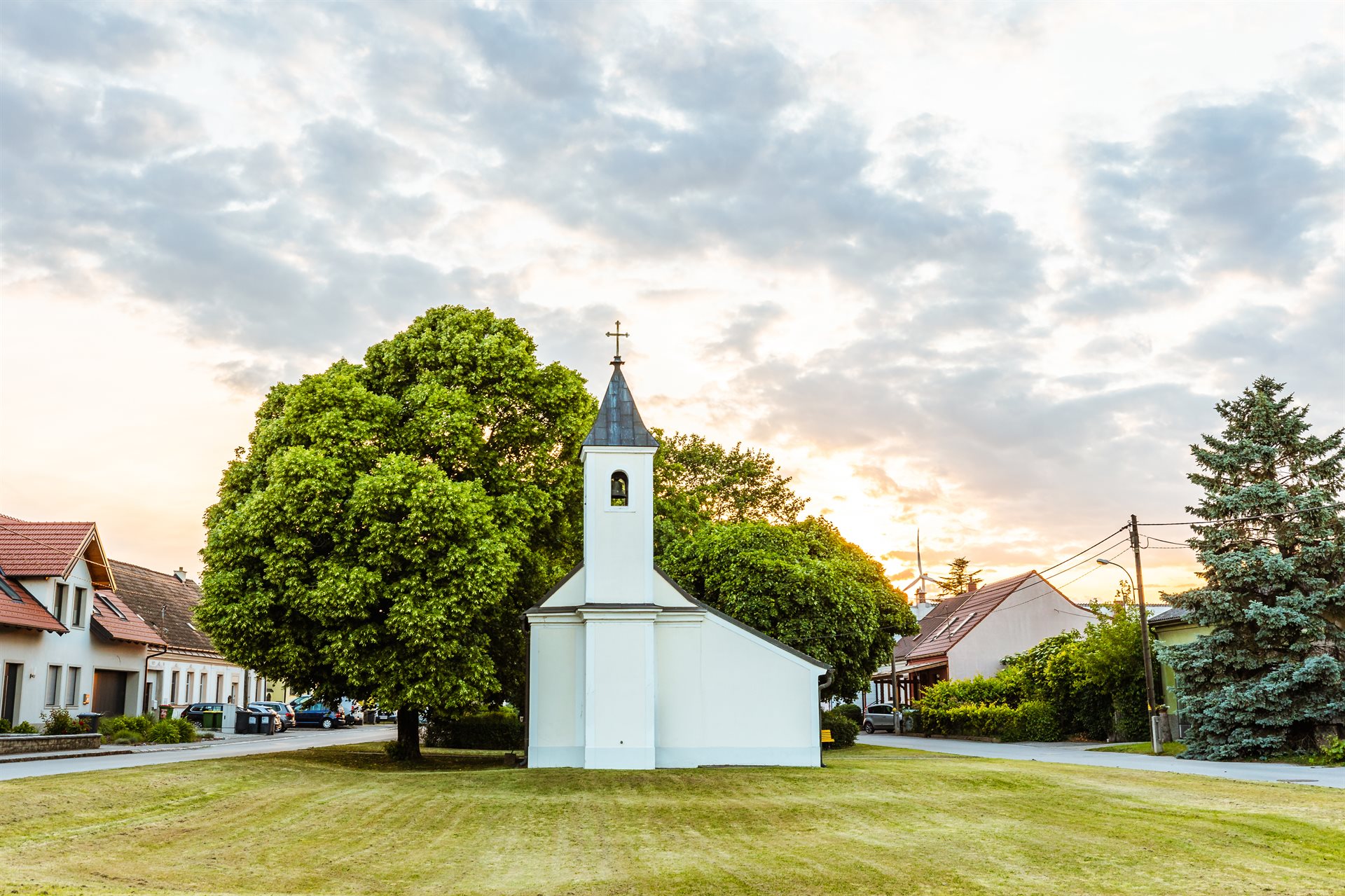 Großhofen - Kirche, Großhofen und die Geschichte Österreichs © Briana Pfaffel