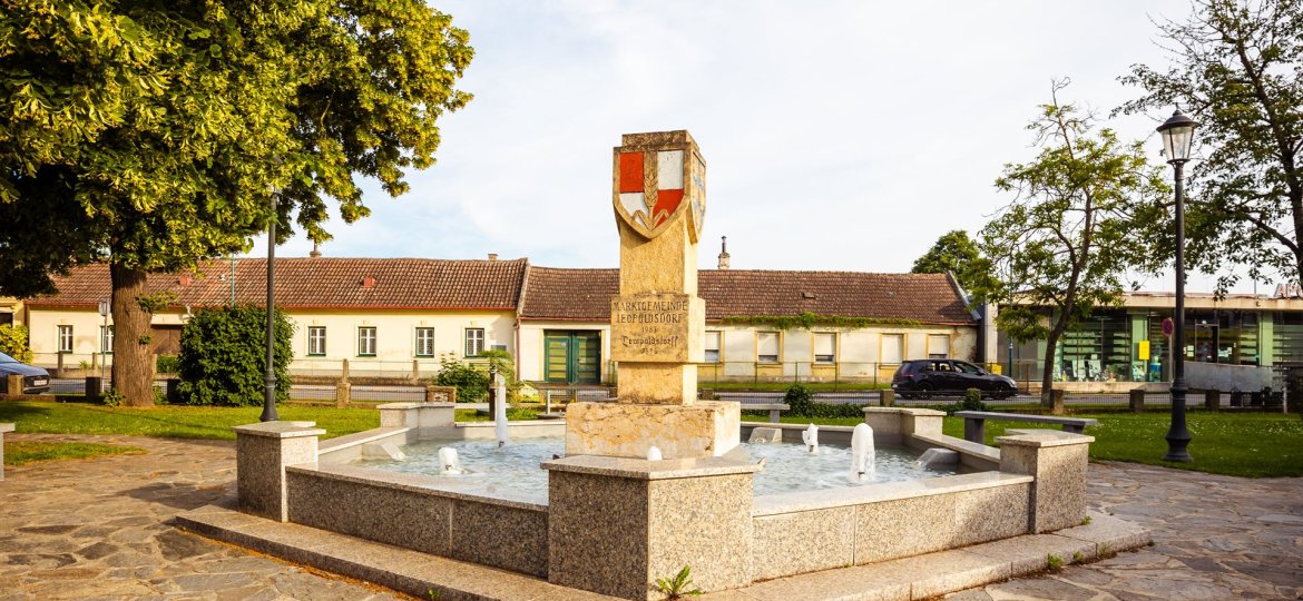 Leopoldsdorf im Marchfeld - Tannhäuser Denkmal, Opernheld und Minnesänger © Briana Pfaffel